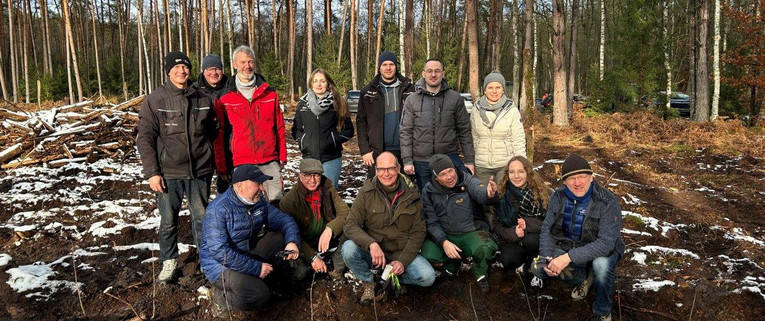 Pflanzaktion Swiss Krono Holz Junge