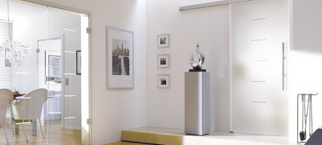 Schiebetür aus Glas