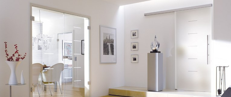 Schiebetür aus Glas