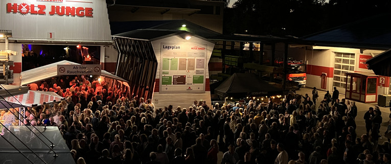 Holz Junge feiert den Blues